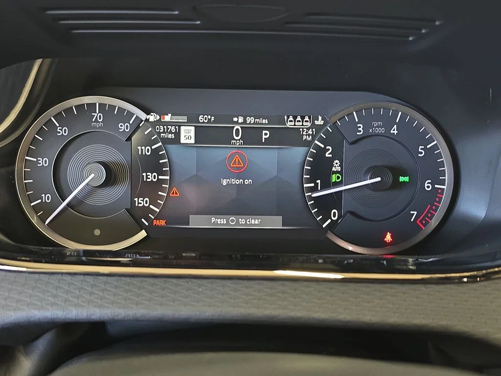 Used 2021  Land Rover Dynamic image 19