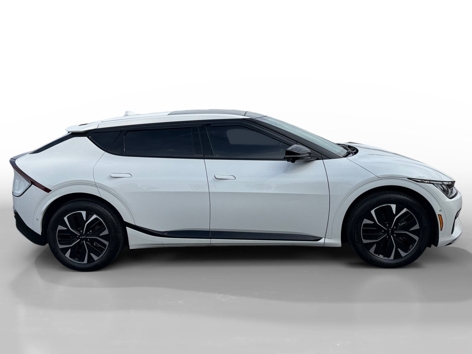 Used 2024 Snow White Pearl Kia GT-Line image 6