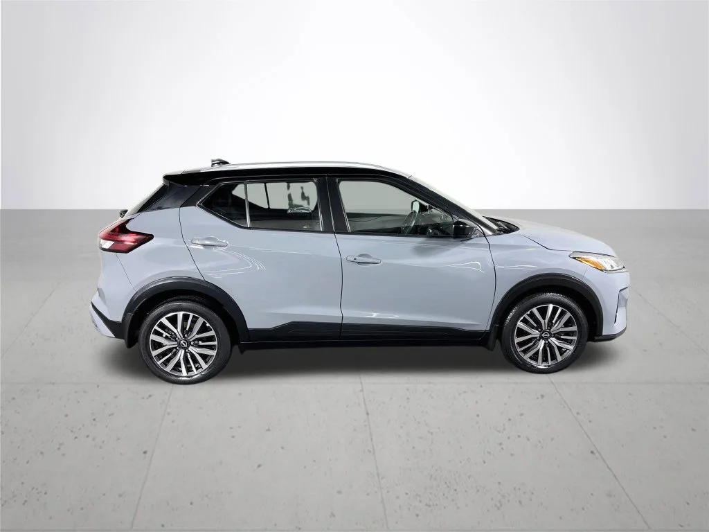 Used 2023 Gray Nissan SV image 5
