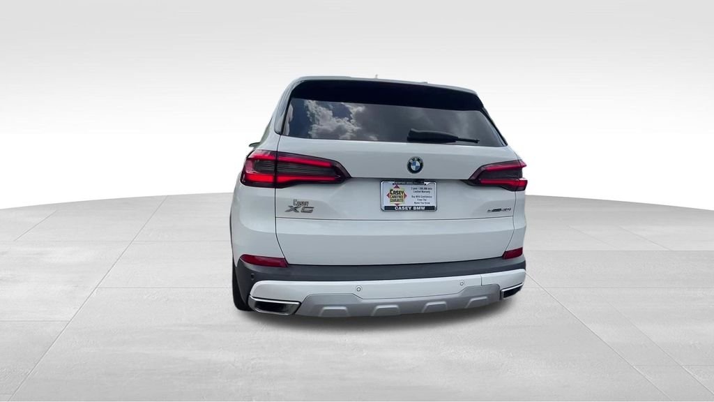 Used 2021 White BMW sDrive40i image 15