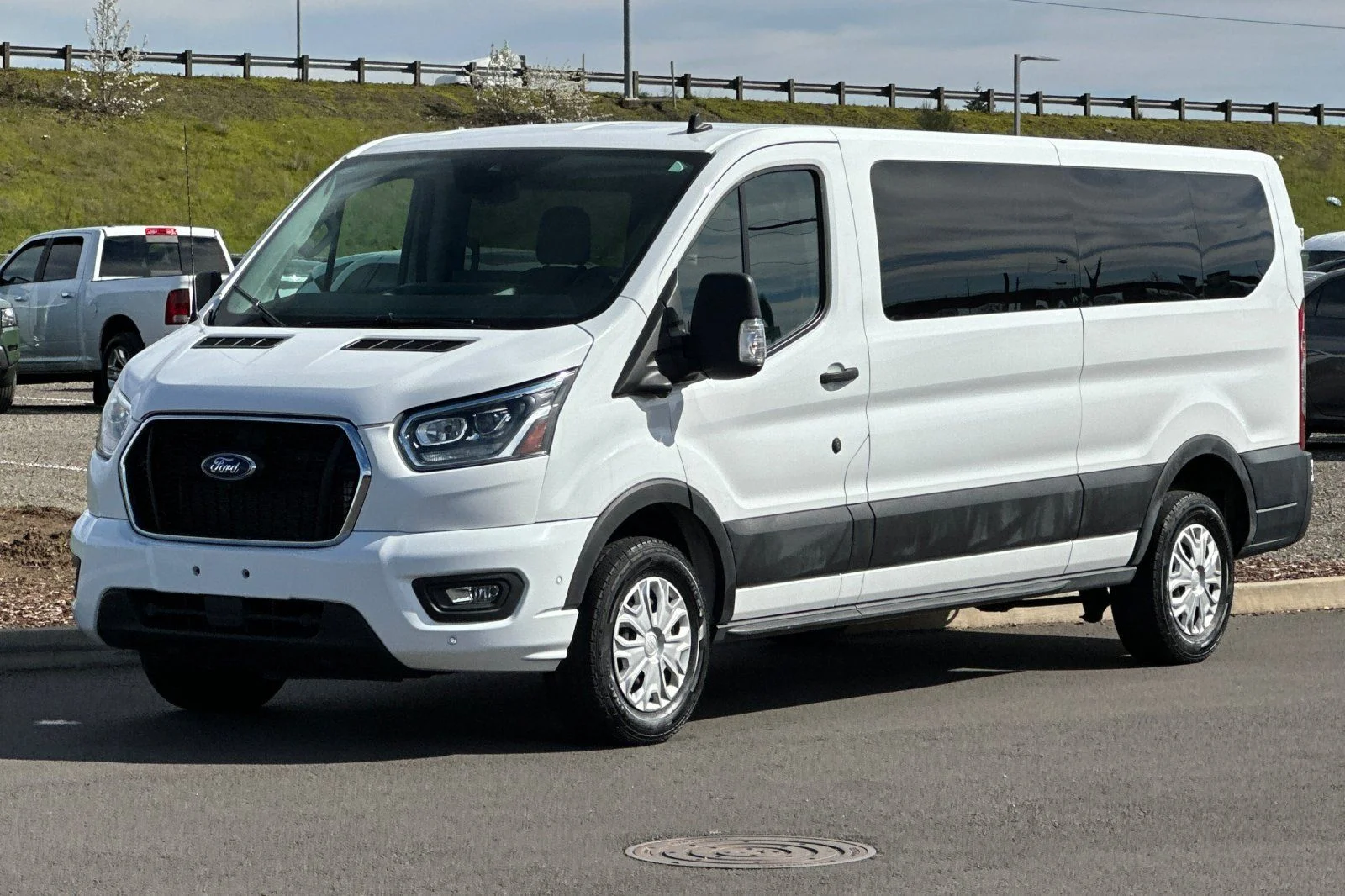 2023 Ford Transit Passenger Van XLT - Photo 7