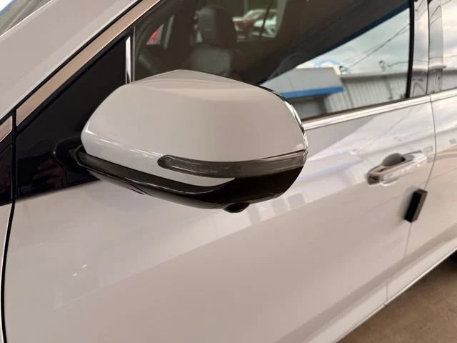 New 2026 Iridescent White Tricoat Buick Avenir image 13