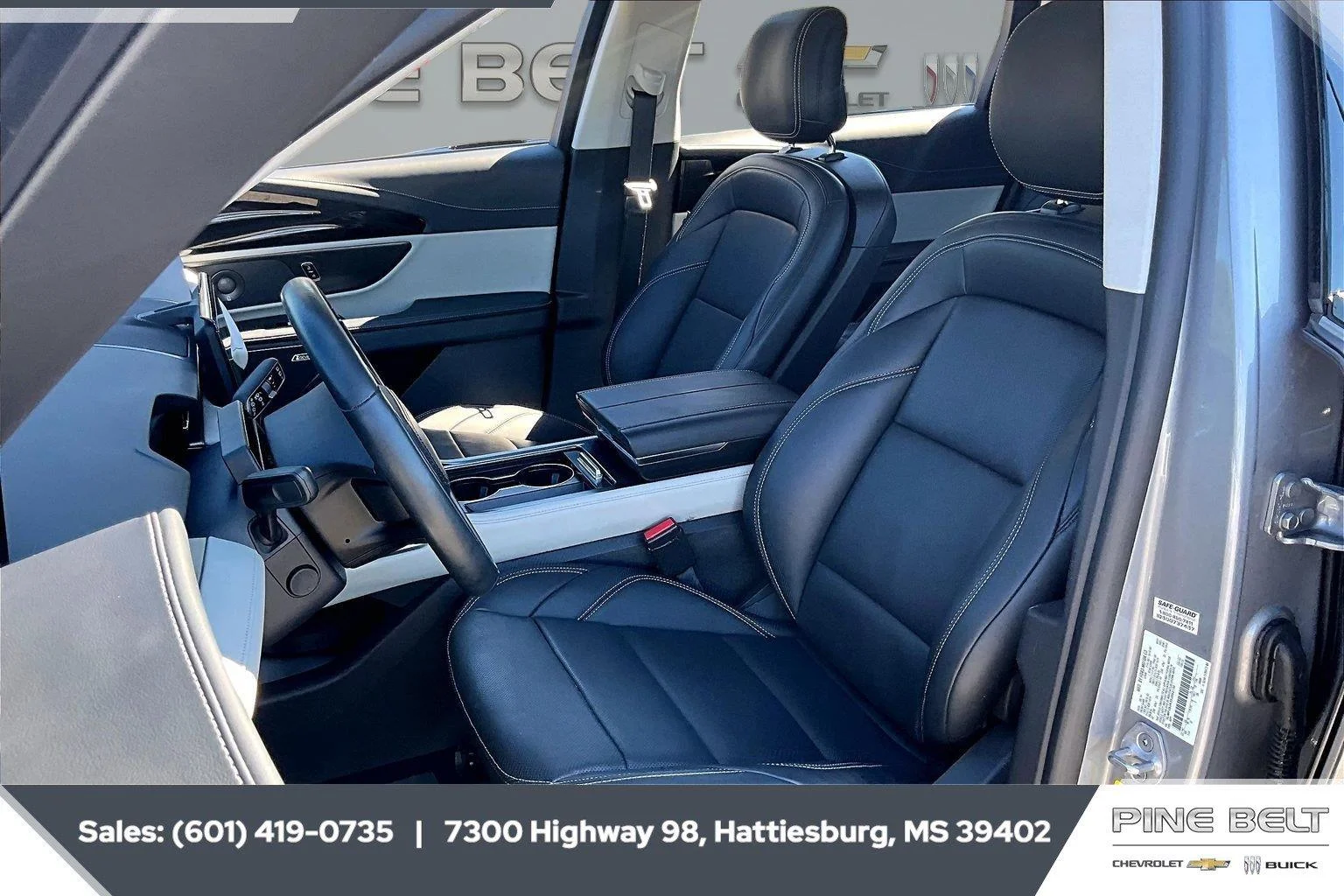Used 2025 Lustrous Gray Metallic Lincoln Premiere image 18