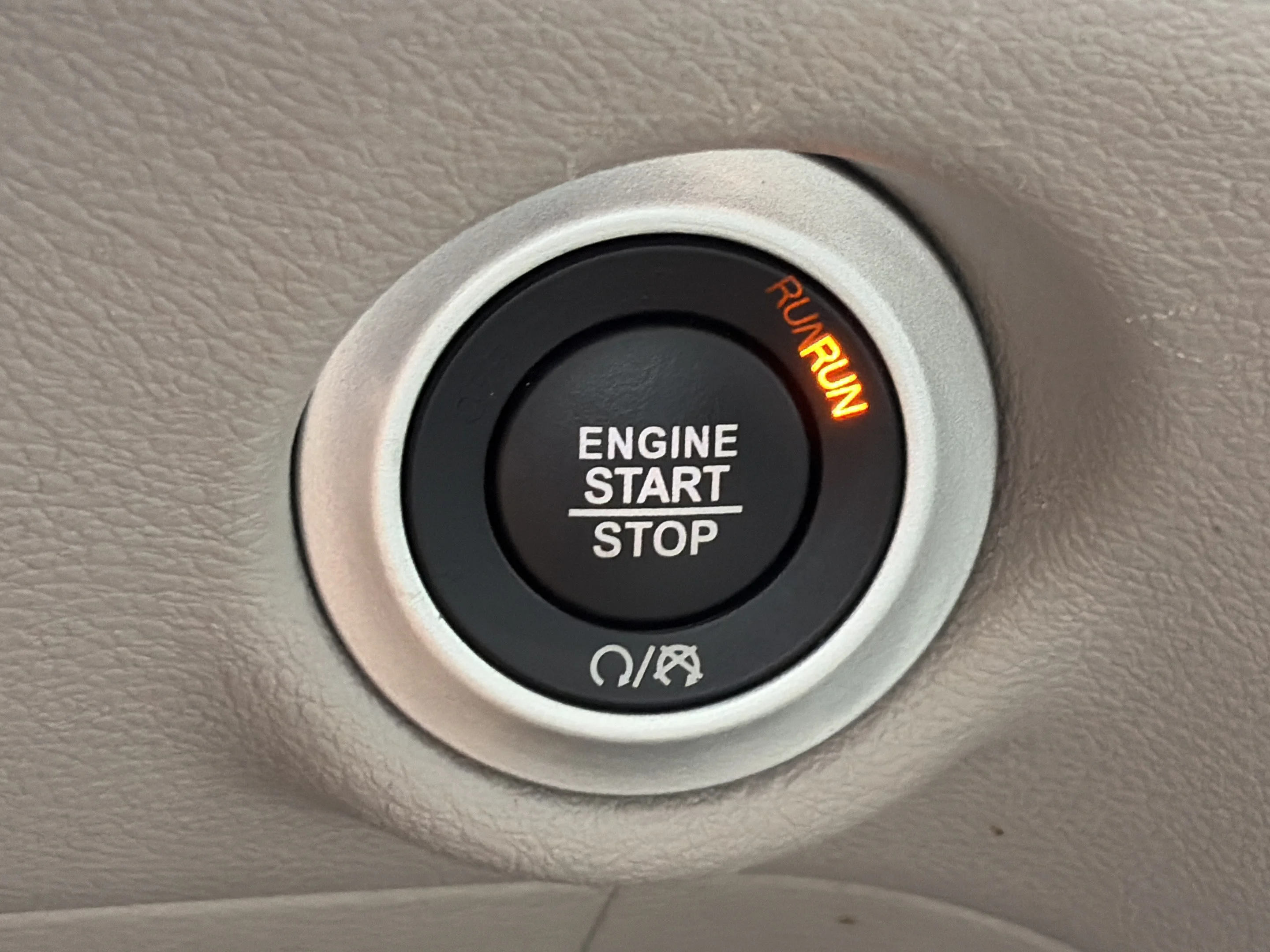 Used 2021 Bright White Clearcoat Chrysler Touring L image 23