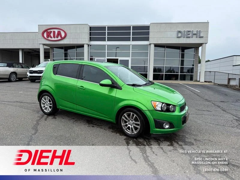 Used 2015 Green Chevrolet LT image 1