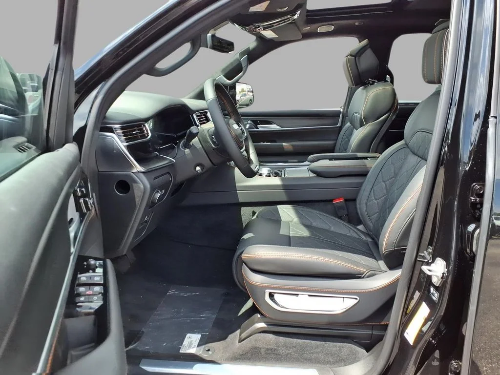 New 2026 High Gloss Black Exterior Paint Jeep Summit Reserve image 21