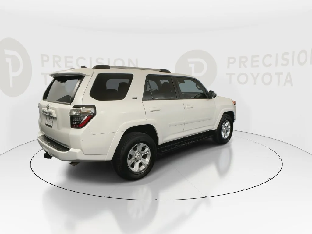 Used 2022 White Toyota SR5 image 21