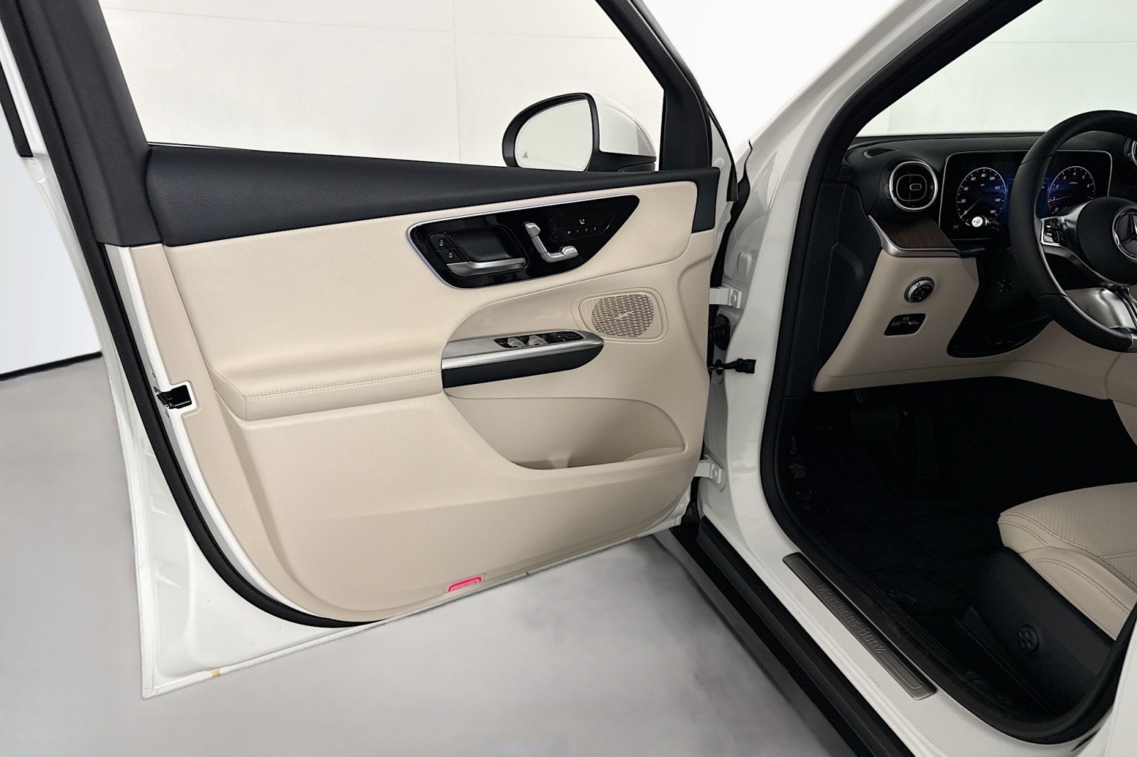New 2026 Polar White Mercedes-Benz GLC 300 SUV image 20