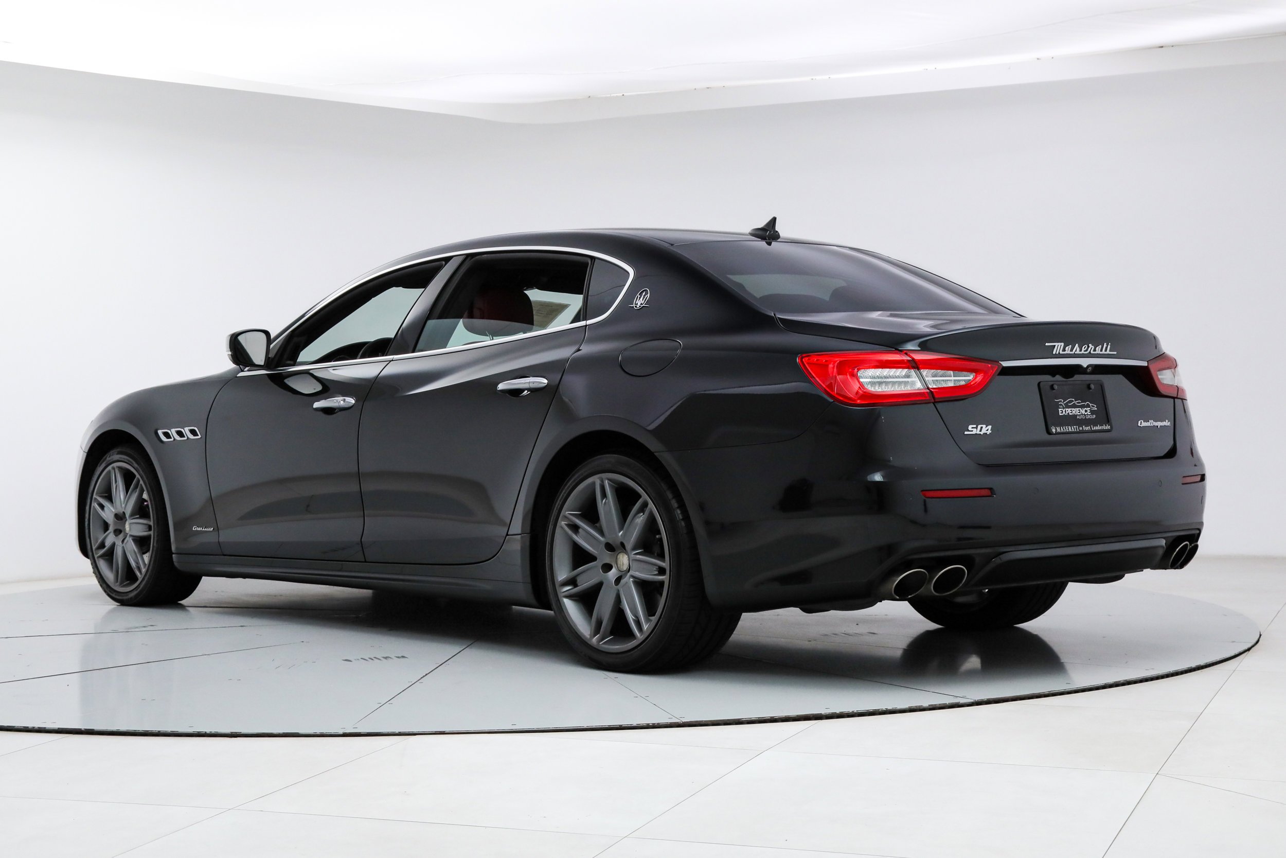 Used 2018 Black Maserati S Q4 GranLusso image 3