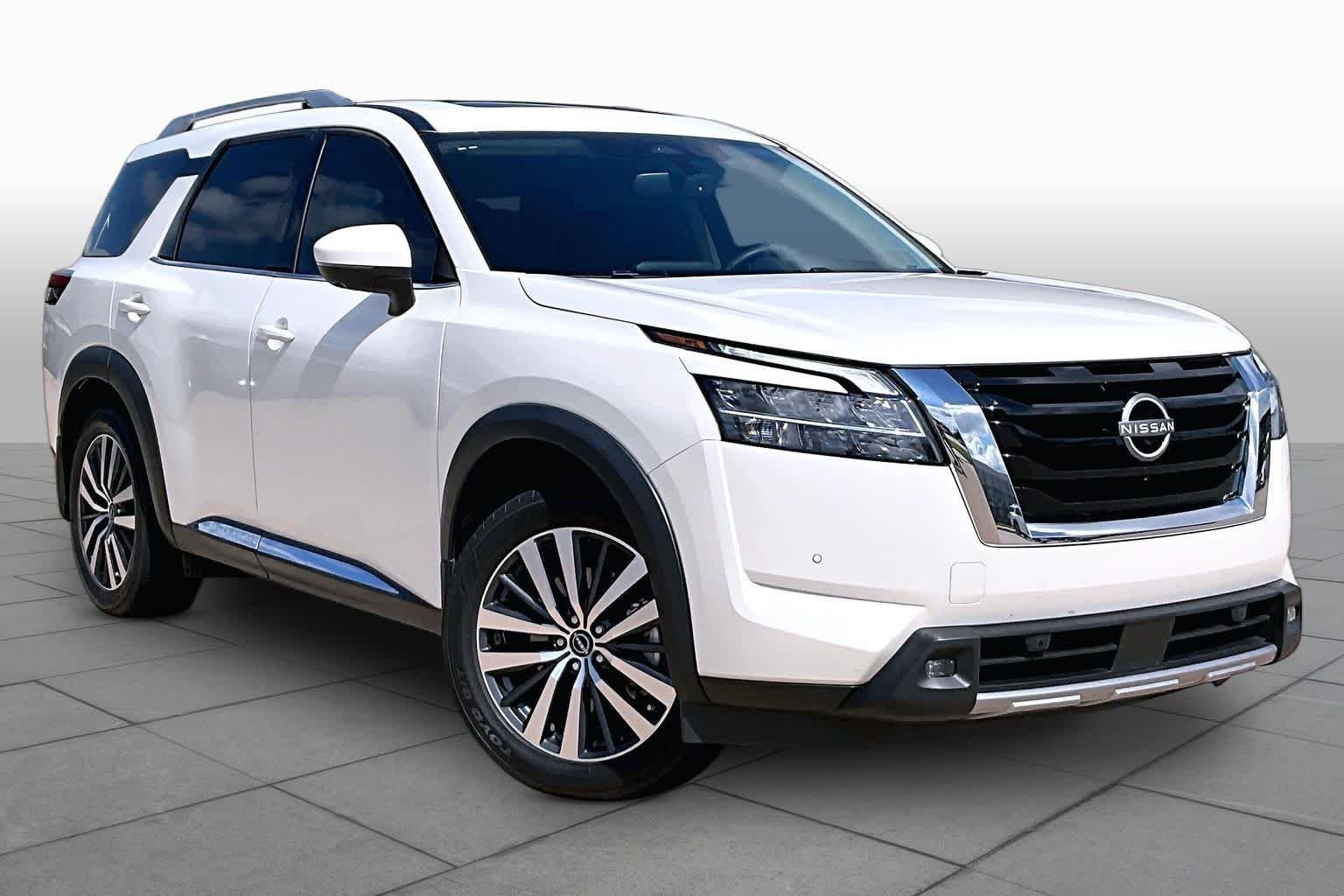 Used 2022 Pearl White Tricoat Nissan Platinum image 2