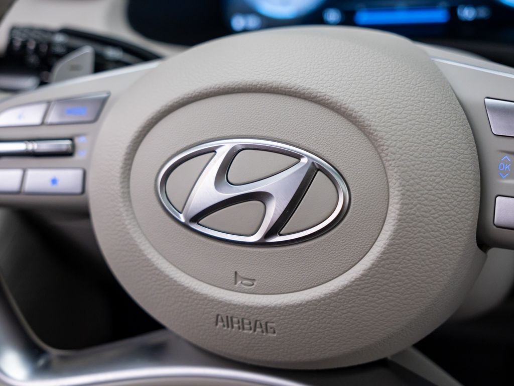 Used 2023 Graphite Hyundai Limited image 27