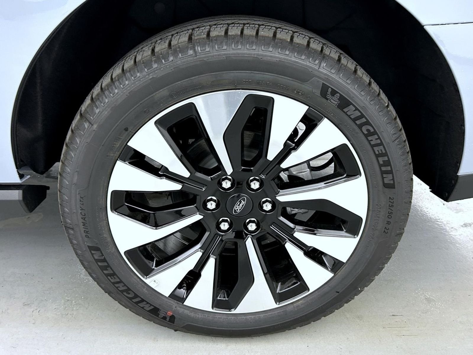 New 2027 Glacier Gray Metallic Tri-Coat Ford Platinum image 26