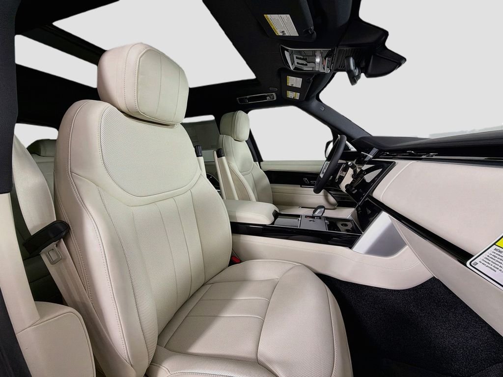 New 2026 Eiger Grey Land Rover SE image 30