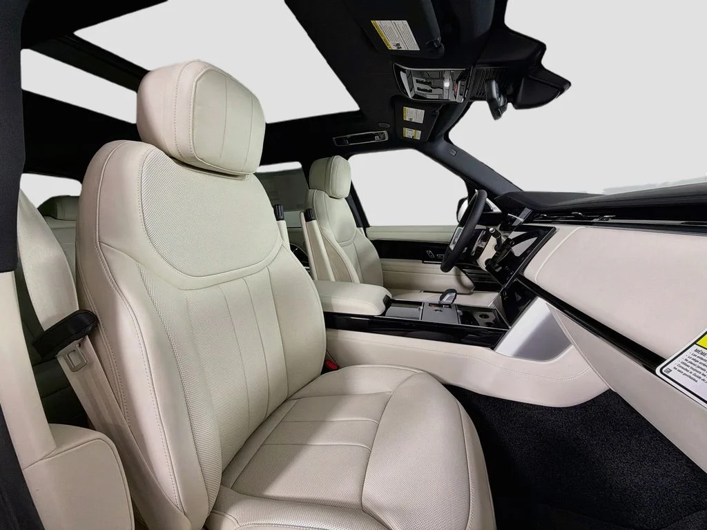 New 2026 Eiger Grey Land Rover SE image 30