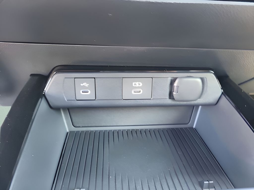 2026 Toyota Prius Plug-in Hybrid XSE - Photo 18