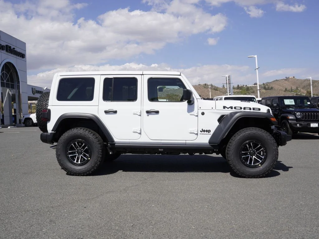 New 2026 Bright White Clear-Coat Exterior Paint Jeep Moab 392 image 2