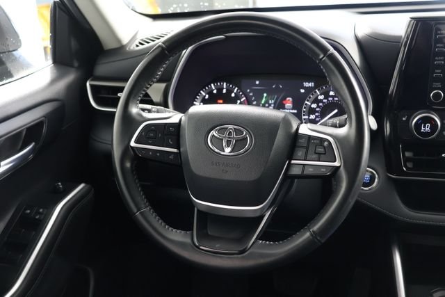 2022 Toyota Highlander XLE - Photo 10