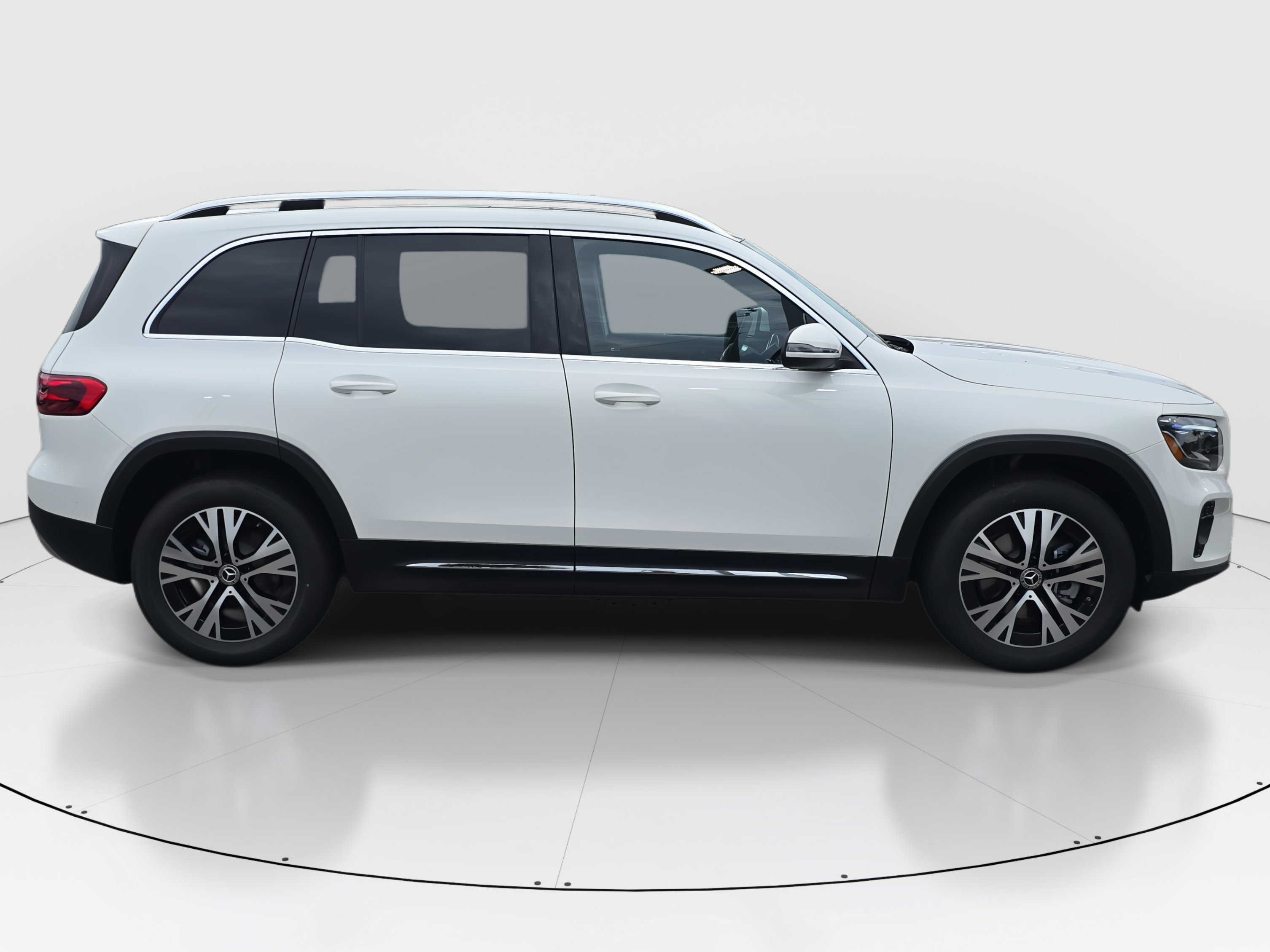 New 2025 Polar White Mercedes-Benz GLB250 image 4