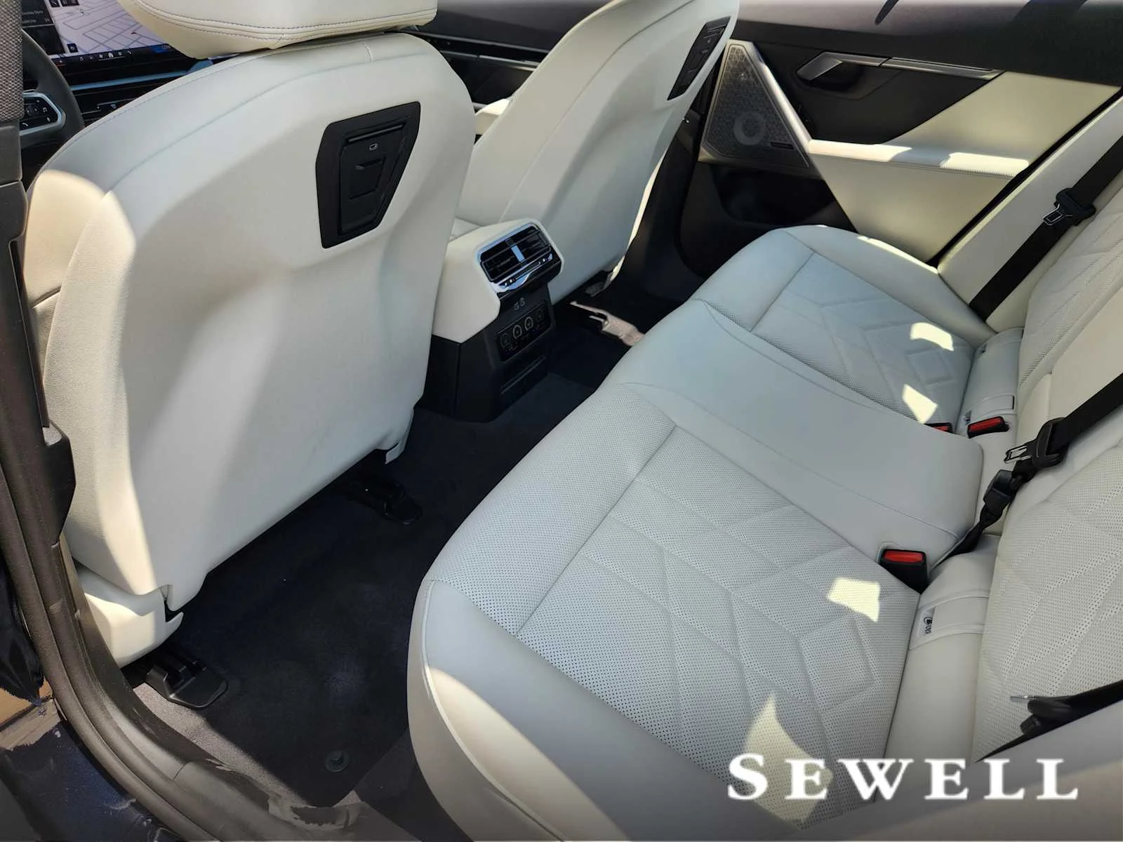 Used 2026 Carbon Black Metallic BMW 530i image 6