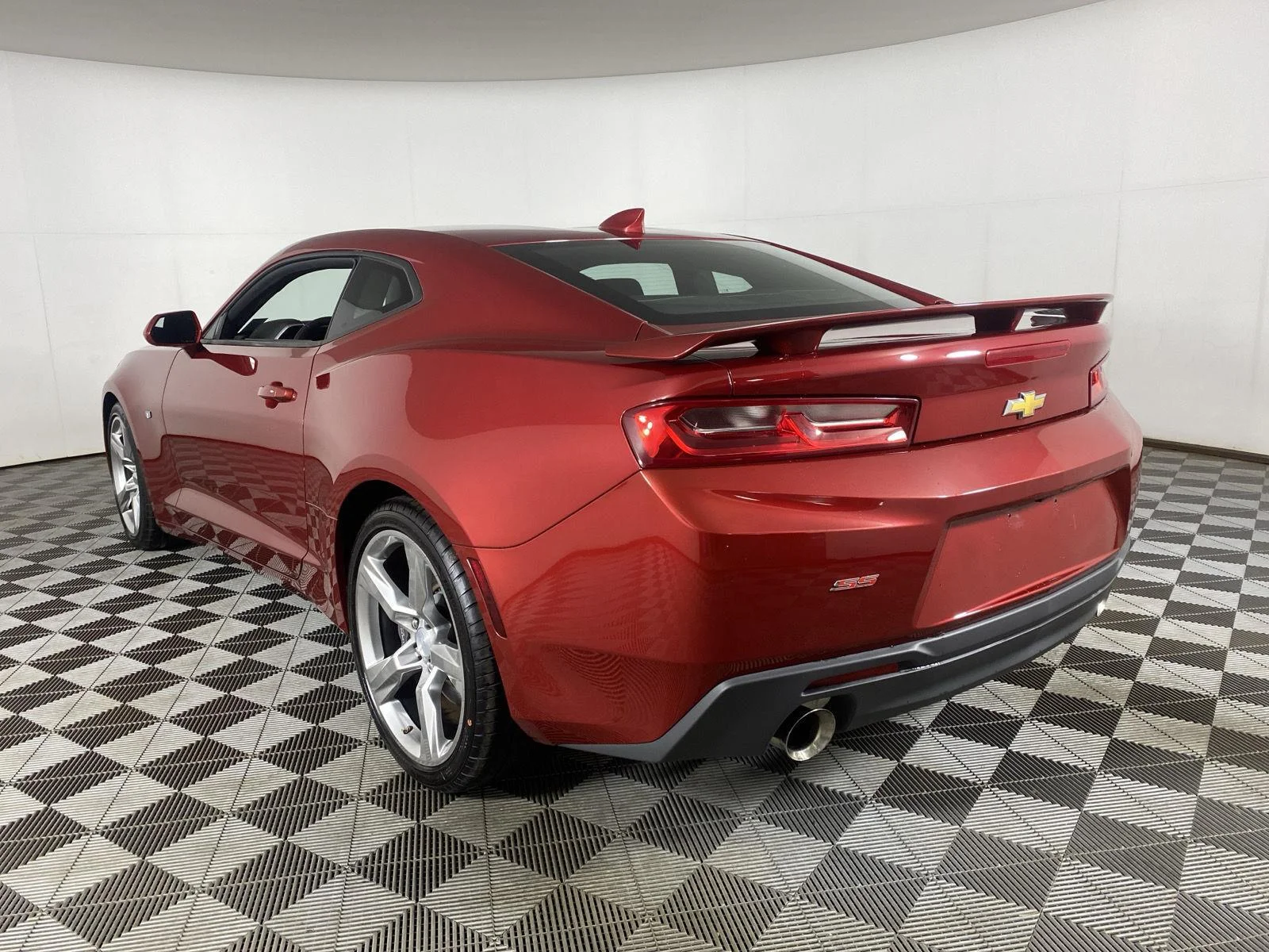 Used 2018 GARNET RED TINTCOAT Chevrolet 1SS image 5