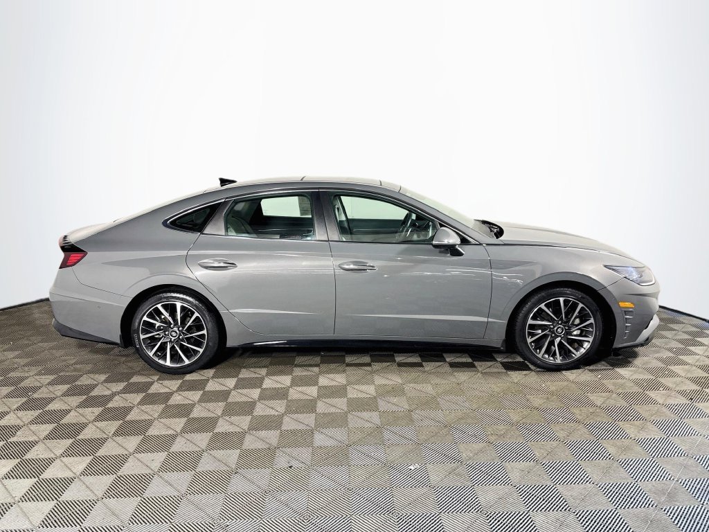 Used 2022 Gray Hyundai Limited image 5