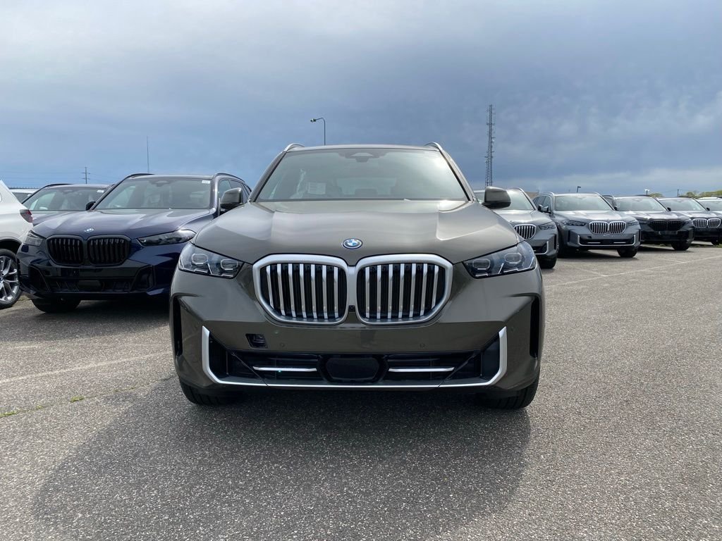 New 2026 Manhattan Green Metallic BMW xDrive50e image 2