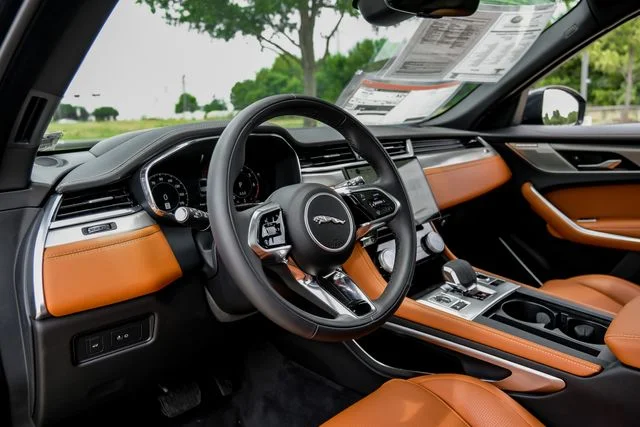 2026 Jaguar F-Pace R-Dynamic S - Photo 2