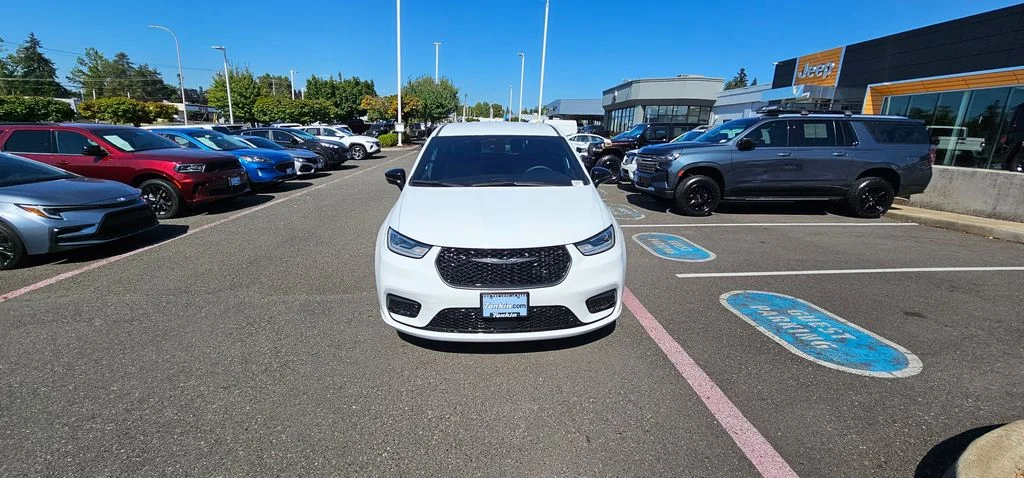 Used 2024 Bright White Clearcoat Chrysler Select S Appearance image 11