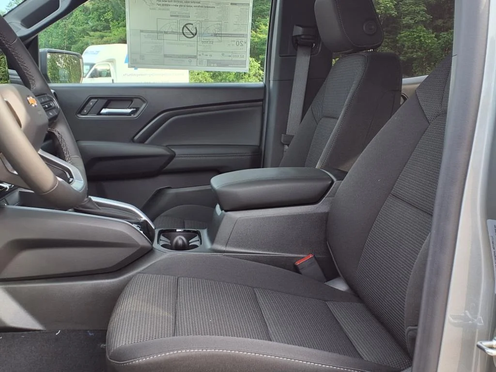 2025 Chevrolet Colorado LT - Photo 10