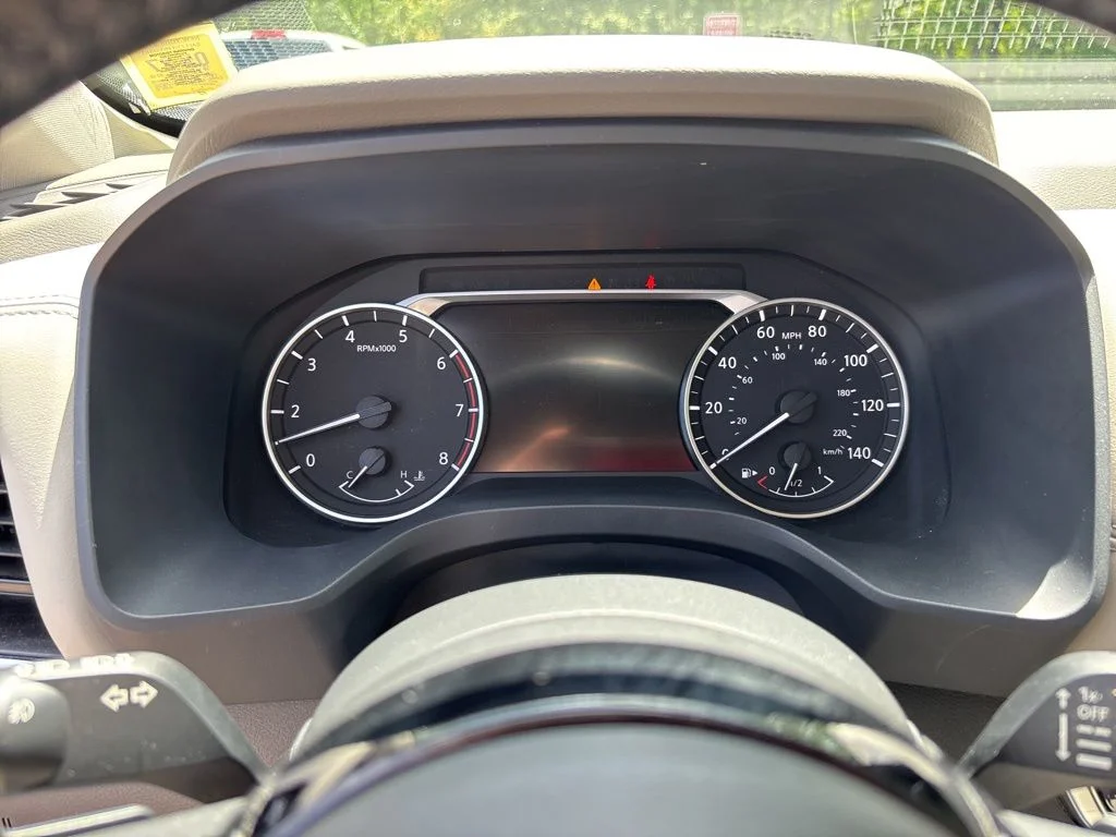 Used 2021 White Nissan SL image 22