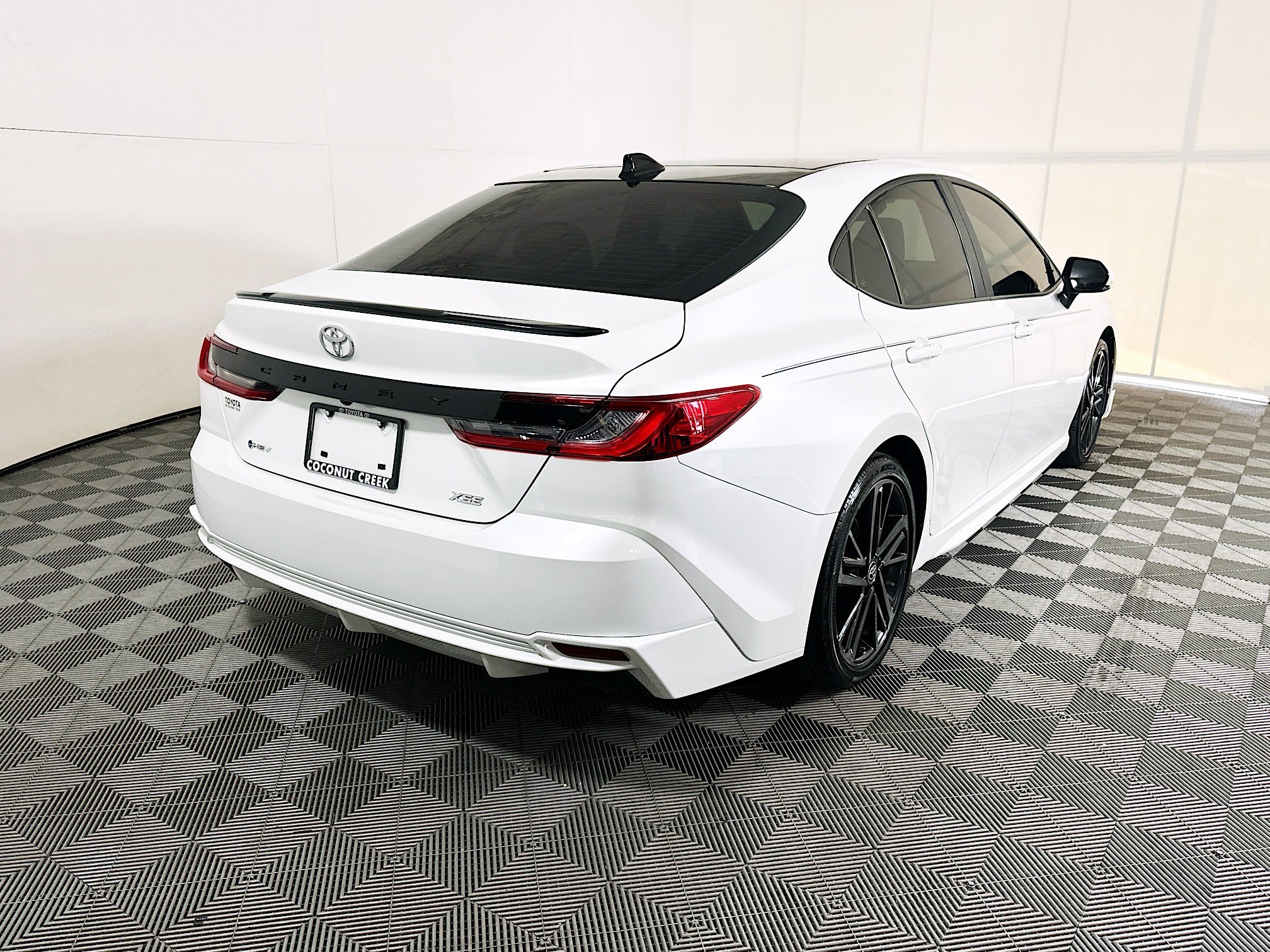 Used 2025 Pearl Toyota XSE image 3