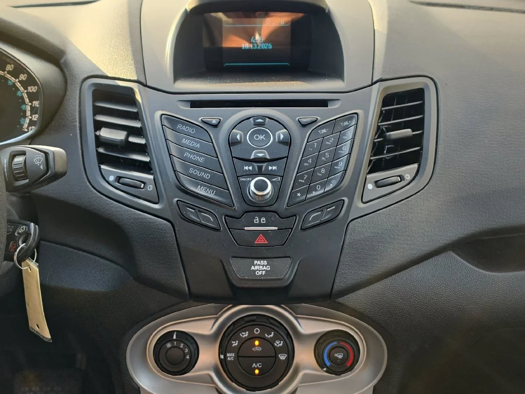 Used 2016 White Ford SE image 18