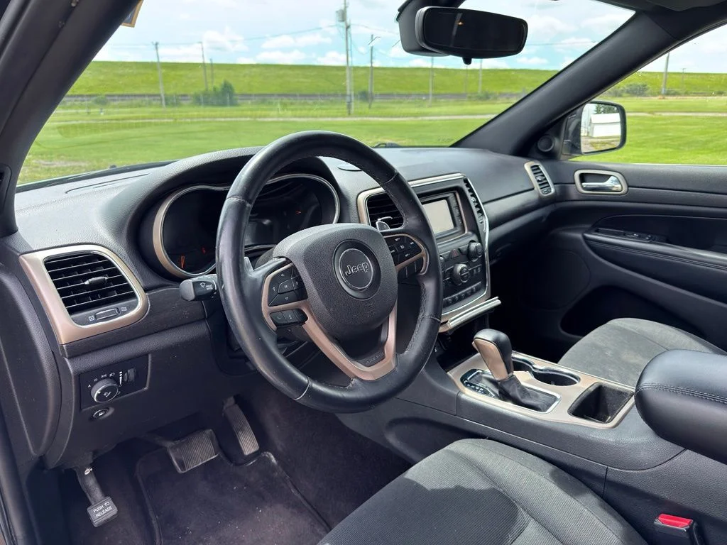 Used 2017 Black Jeep Laredo image 21