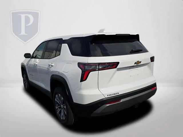 2027 Chevrolet Equinox LT - Photo 8