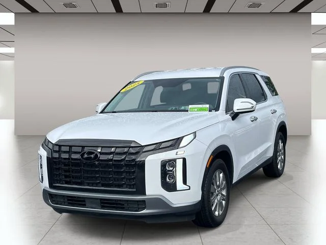 Used 2025 White Hyundai SEL image 8