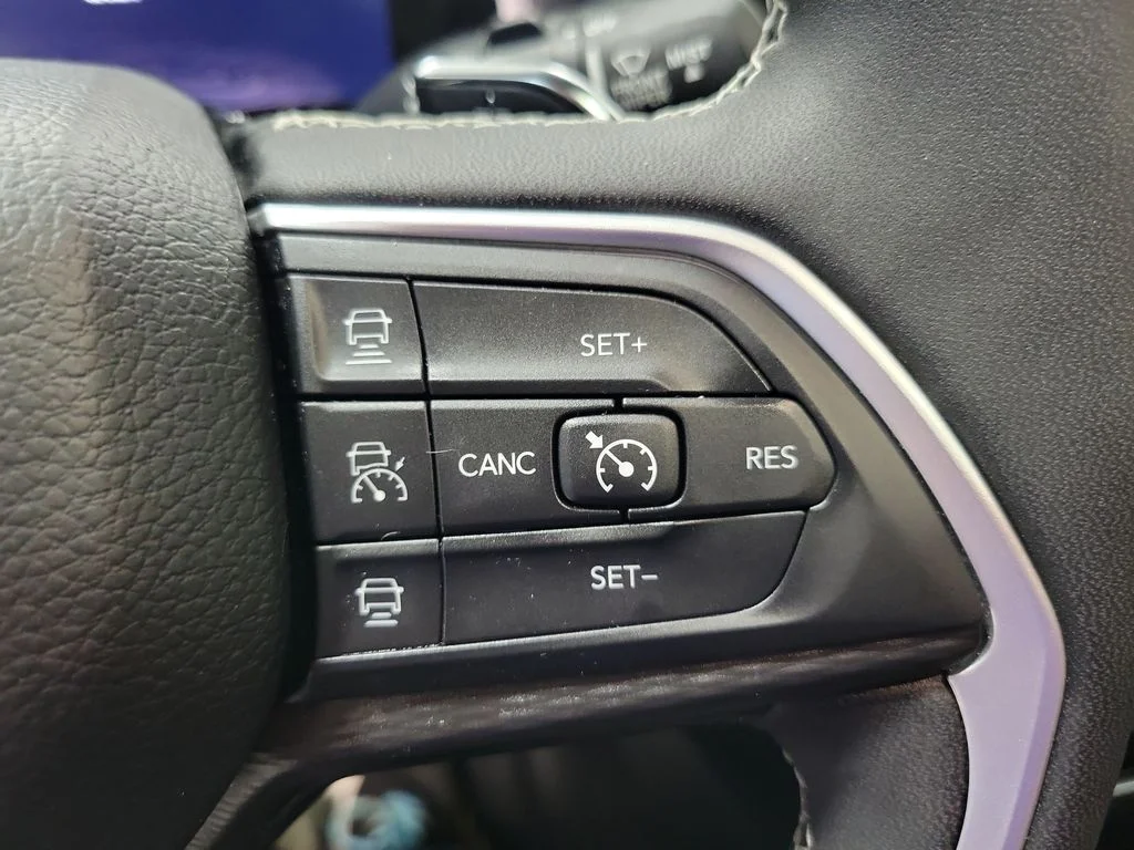 Used 2024 Silver Jeep Laredo image 37
