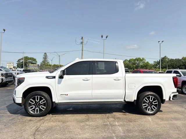 Used 2022 White GMC AT4 image 6