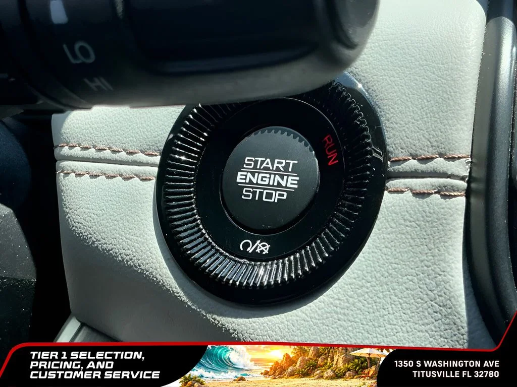 Used 2025 Silver Jeep Limited image 29