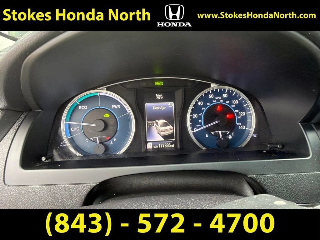 Used 2016 Silver Toyota XLE image 9