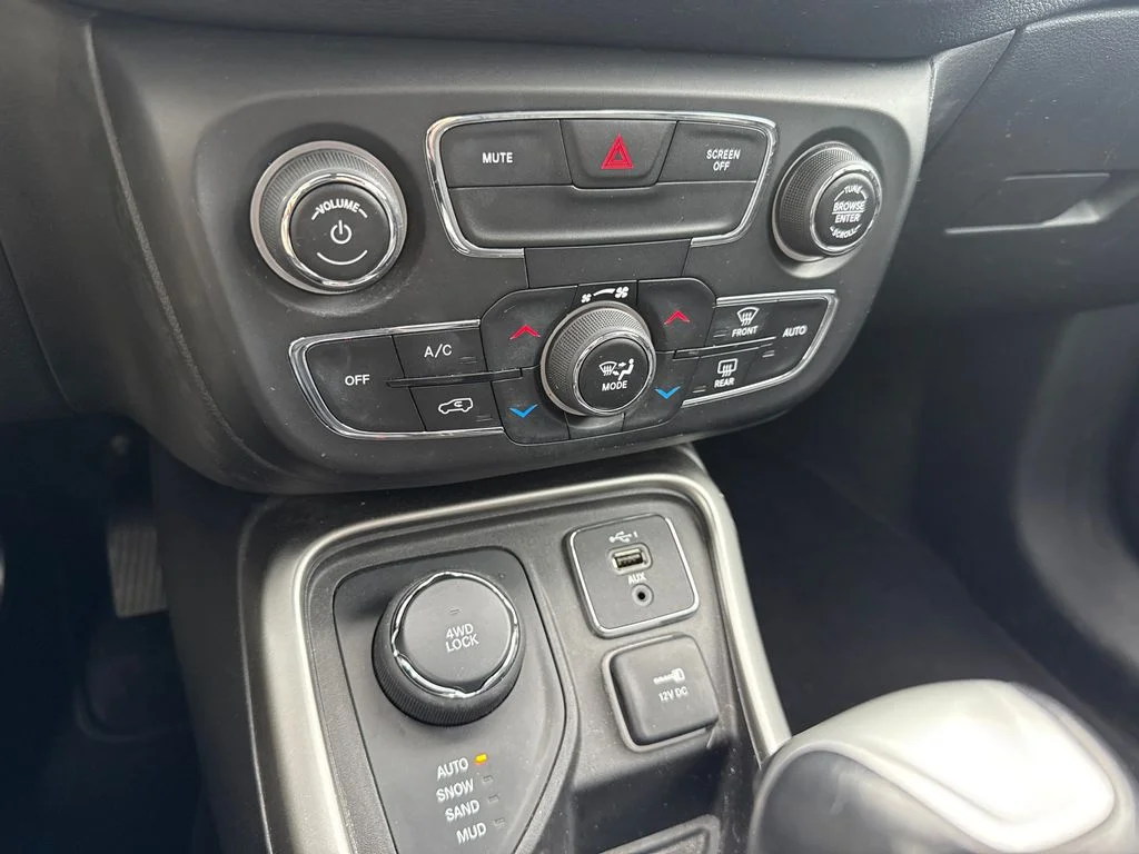 Used 2020 Gray Jeep Latitude image 17
