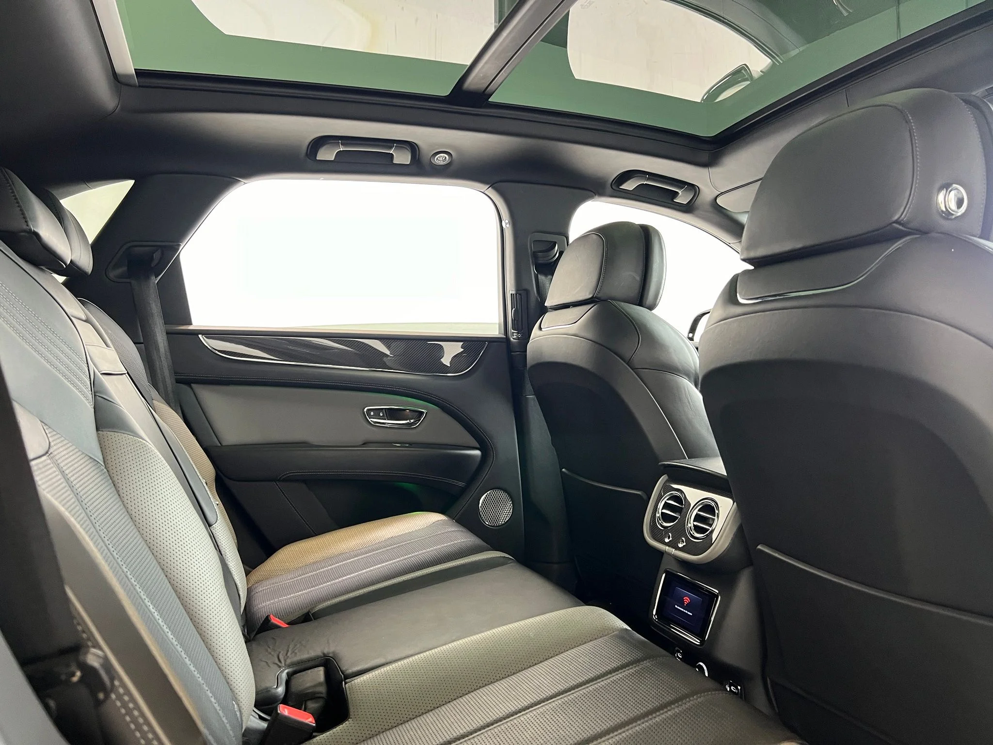 Used 2022 Black Bentley S image 24