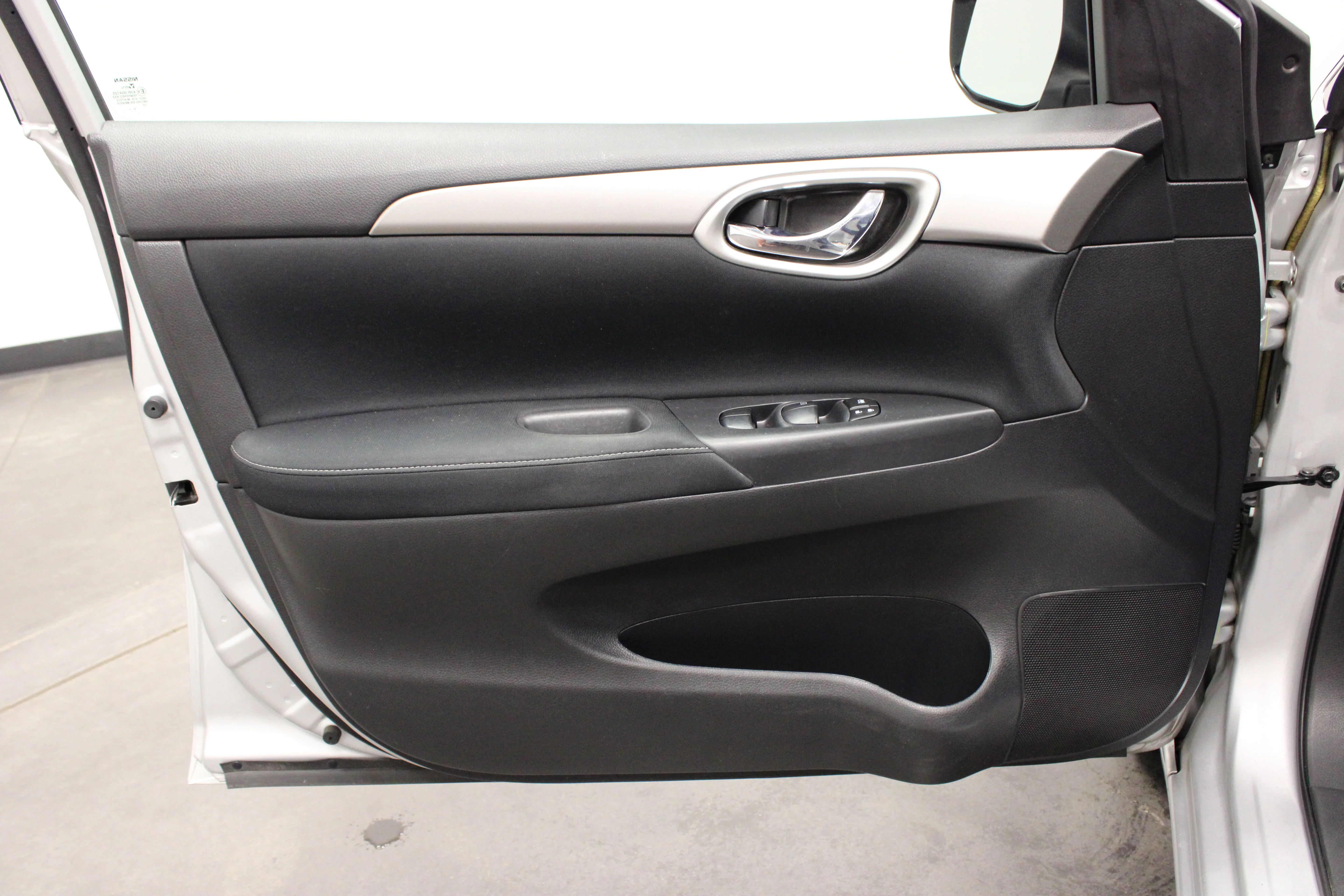 Used 2014 Brilliant Silver Nissan S image 15