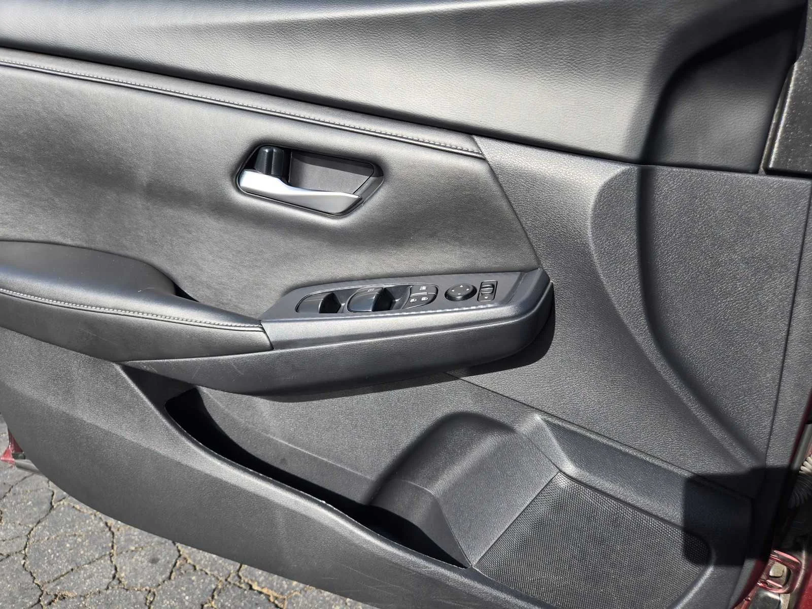 Used 2024  Nissan SV image 23