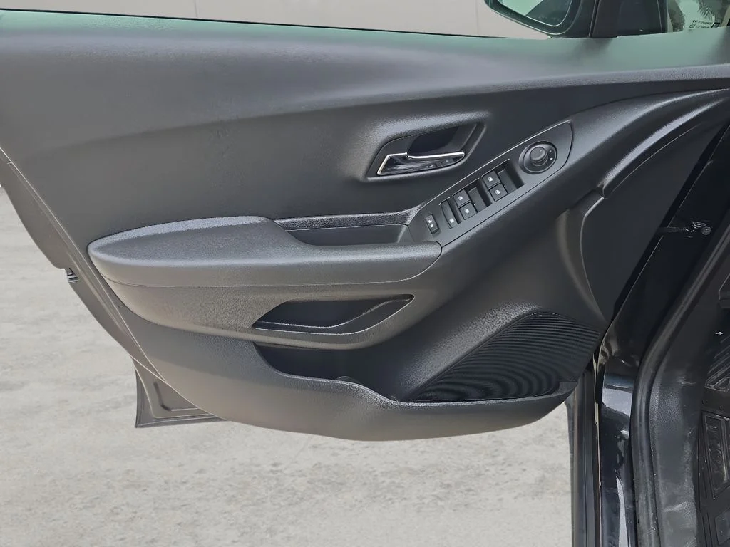 Used 2019 Black Chevrolet 1LT image 10