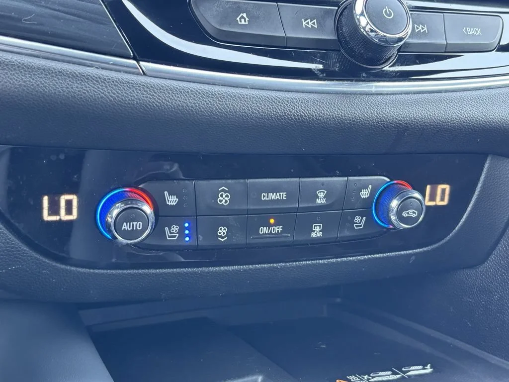 Used 2022 Includes Pitch Dark Night lower exterior accent color.) Buick Premium image 27