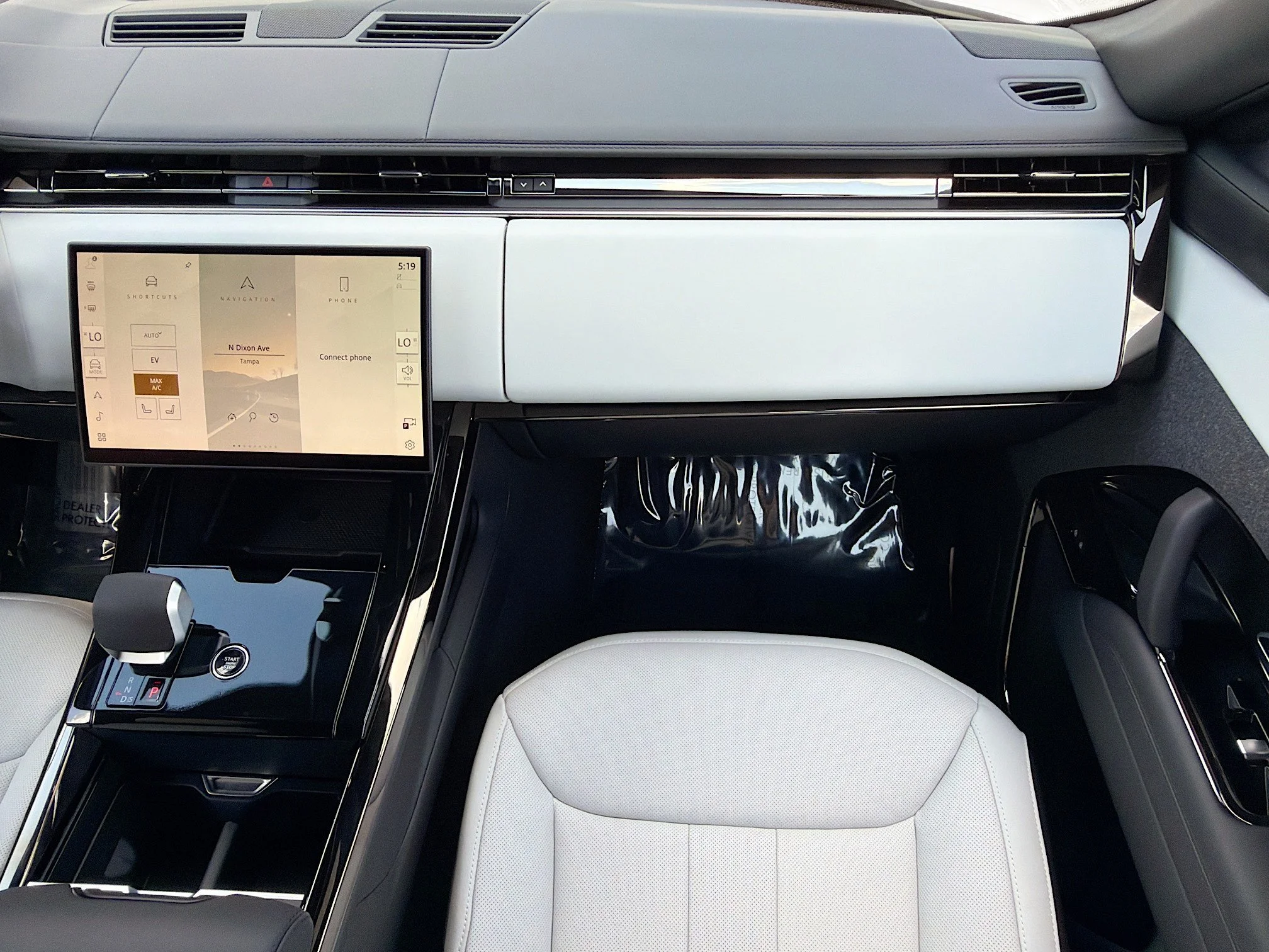 New 2026 Borasco Grey Metallic Land Rover Dynamic SE image 19