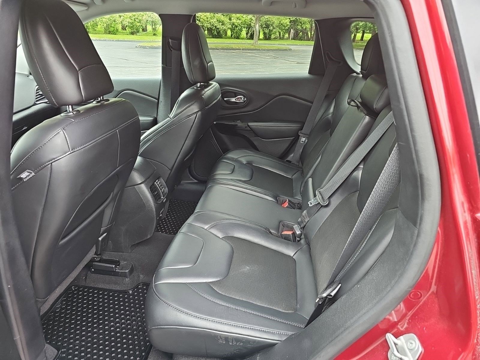 Used 2020 Velvet Red Pearlcoat Jeep Altitude image 17