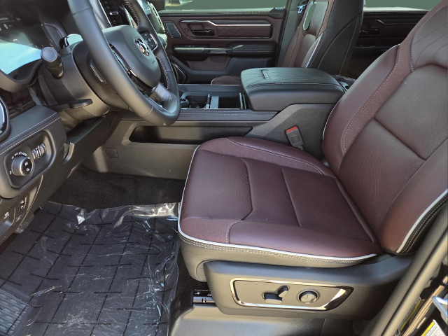 New 2027 Diamond Black Crystal Pearl-Coat Exterior Paint RAM Limited image 15