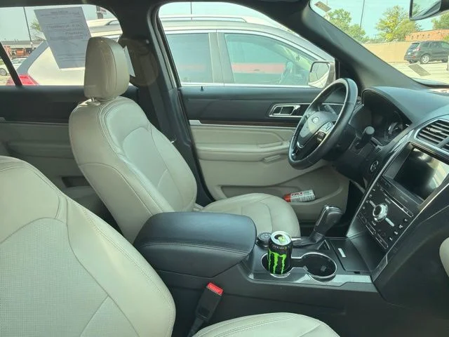 Used 2018 Silver Ford Limited image 5