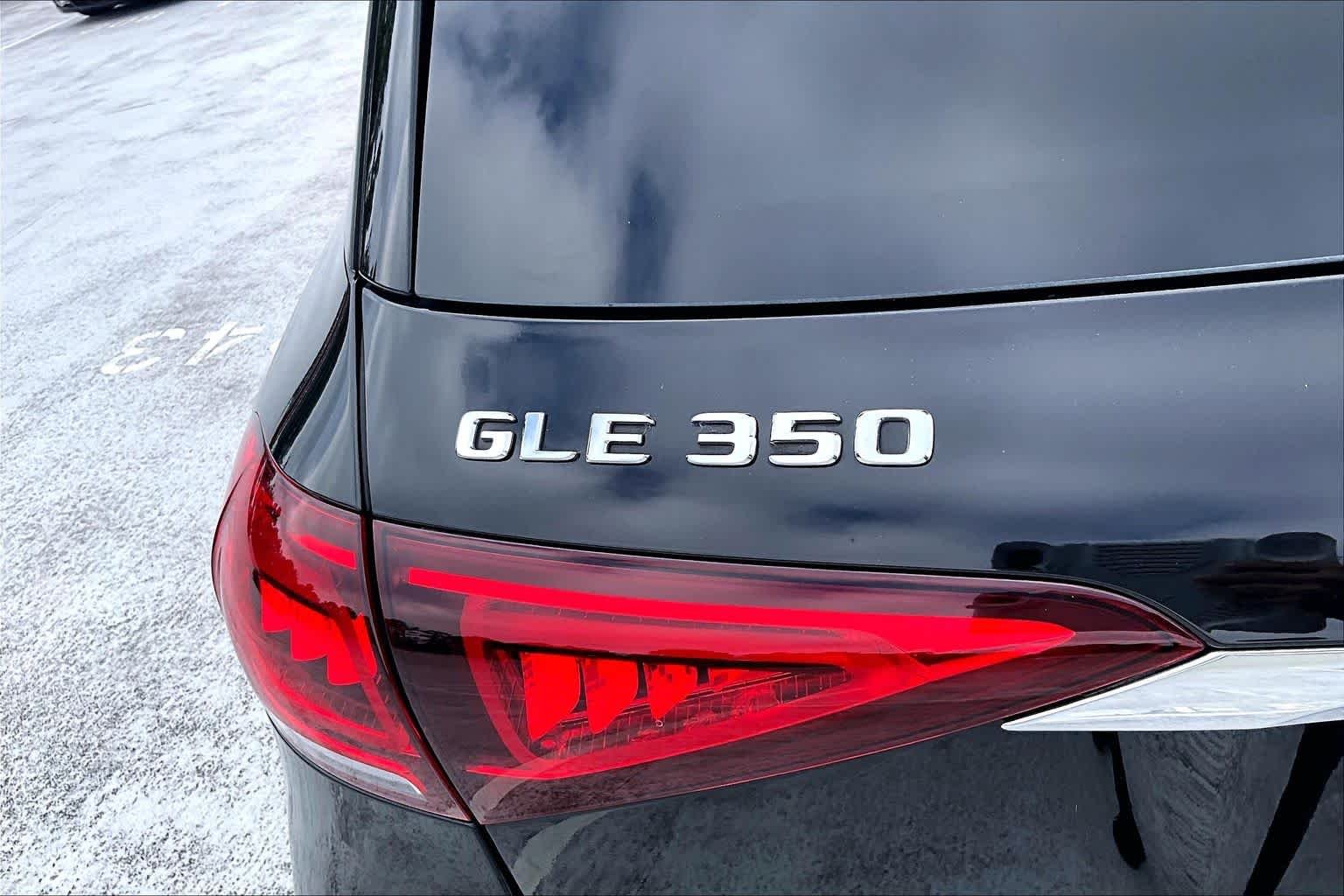 Used 2021 Obsidian Black Metallic Mercedes-Benz GLE 350 image 30